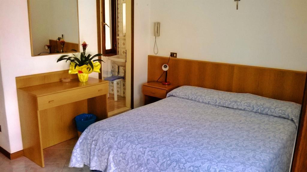 Due Palme Hotell Caorle Eksteriør bilde